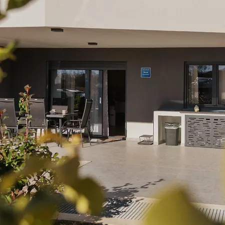 Superior Tibor With A Grand Terrace Apartamento